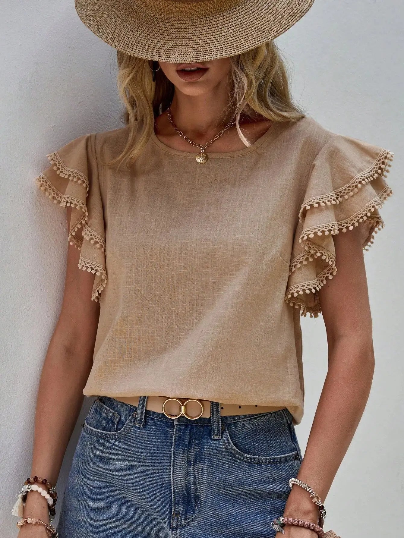 Vibonanza | Roze Damesblouse Met Korte Mouw En Pompons