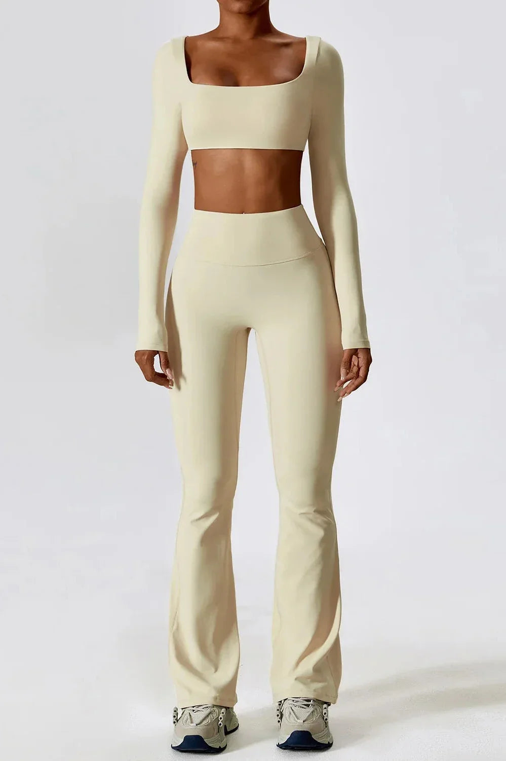 Vibonanza | Set Flared Legging en Crop Top met Lange Mouw