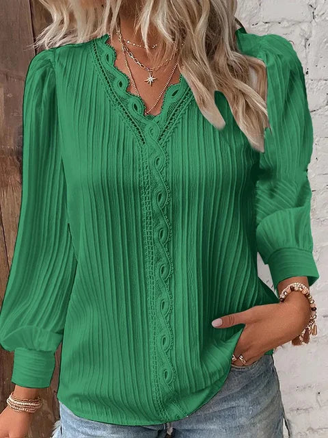 Vibonanza | Damesblouse met V-hals en kant in Lichtblauw